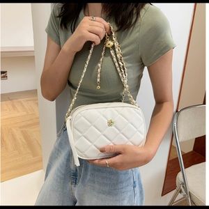 NWT White Quilted Crossbody Handbag with Gold Hardware